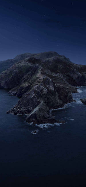 MacOS Catalina diepblou lug-agtergrond — iPhone 11 Pro Muurpapier