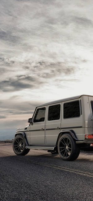 Mercedes Benz Wit Wagon iPhone — iPhone 12 Pro Muurpapier