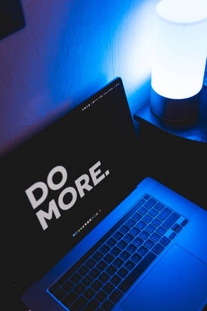 Motiverende woorde op MacBook skerm agtergrond