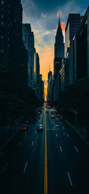 Motors wat in die stad New York ry iPhone — Galaxy S24 Muurpapier