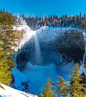 Bevrore Waterval In Winter agtergrond — Vivo X Fold3 Pro Muurpapier