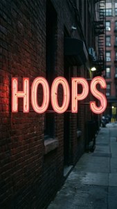 Stedelike neon-teken met die woord HOOPS — Basketbal GIF Muurpapier