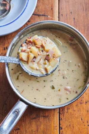 Nieu-Engeland Clam Chowder Sop in Silwergoedlepel — Xiaomi Pad 8 Pro Muurpapier