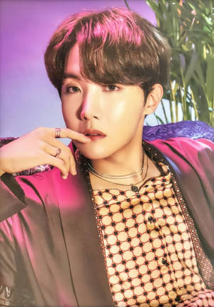 Oulike BTS J-Hope in Bruin Top