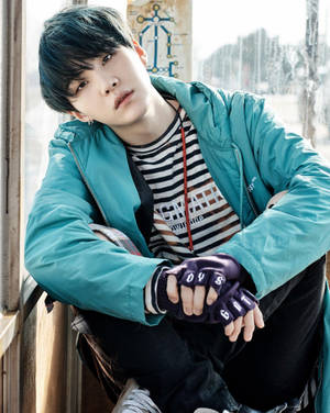 Oulike BTS Suga in Blou — Oulike bts Muurpapier