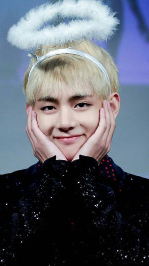 Oulike BTS V in Halo — Oulike bts Muurpapier