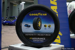 Robuuste Goodyear-band gereed vir die pad.