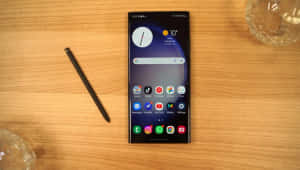 Samsung S23 Ultra met S Pen op lessenaar — Samsung galaxy s22 Muurpapier