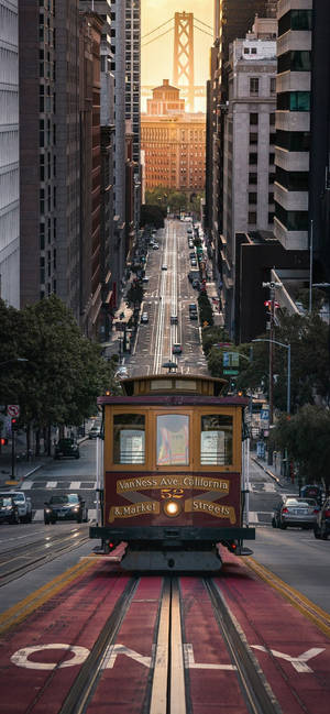 San Francisco Foon Kabelkar Sonsondergang — iPhone 16 Pro Max Muurpapier