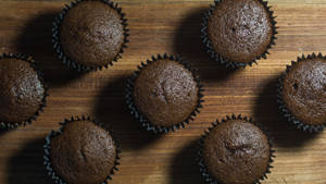 Sewe Swart Muffins-agtergrond — iMac Muurpapier