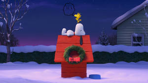 Snoopy Kersfees Huis Krans Agtergrond — Snoopy kersfees Muurpapier