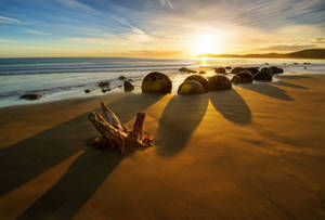 Sonop by die Strand in Nieu-Seeland muurpapier