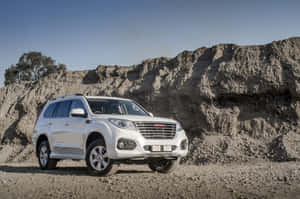 Stilvolle Haval SUV wat buite geparkeer staan — MacBook Pro 16 Muurpapier