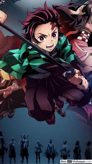 Demon Slayer-agtergrond van Kamado Tanjiro wat met 'n lang swart swaard aanval.