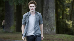 The Twilight Saga Edward in die Bos-agtergrond