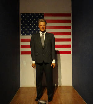 Voormalige Amerikaanse President Bill Clinton Lewer 'n Toespraak — Vivo X Fold5 Muurpapier