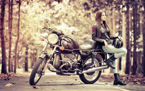 Vrou met Motorfiets 2560x1600