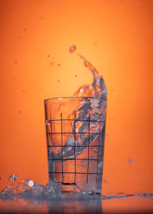 Water saligheid: Les van die lewe se noodsaaklike krag. — Galaxy Z TriFold Muurpapier