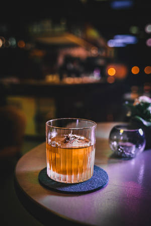 Whiskyglas op Onderlegger — Xiaomi Pad 9 Pro Muurpapier